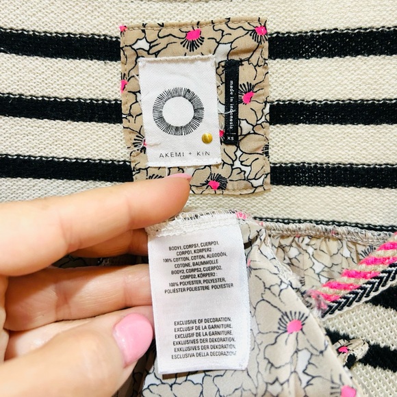 {Akemi+Kin} Floral Striped Top by Anthropologie - Picture 6 of 9